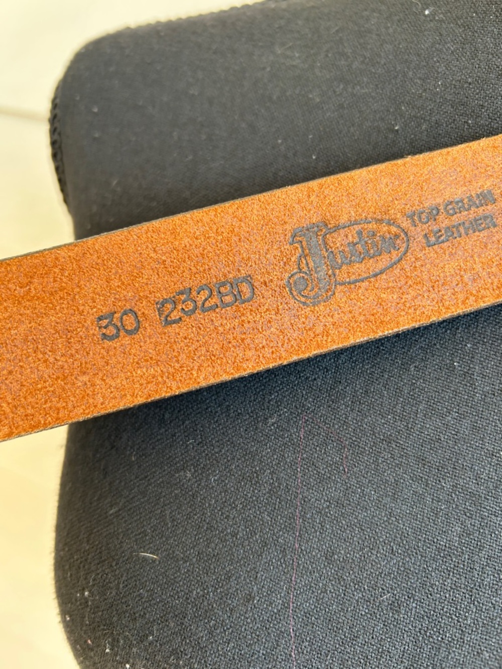 JUSTIN brown top grain leather belt. Size 39. Beautiful marble laid buckle. - Picture 8 of 12